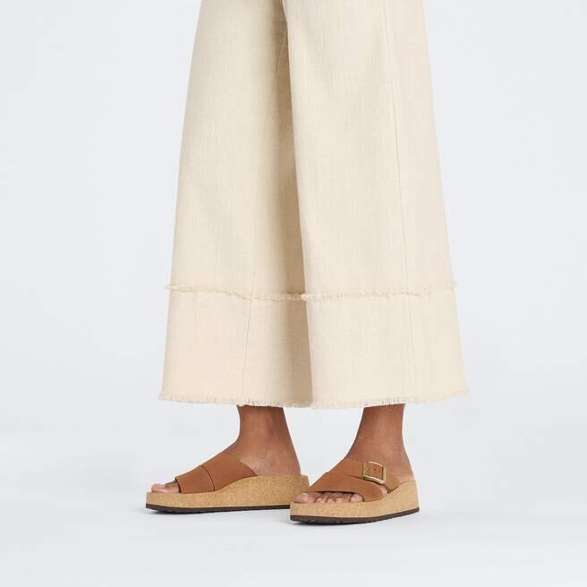 Almina Nubuck Leather Pecan Almina Nubuck Leather Pecan